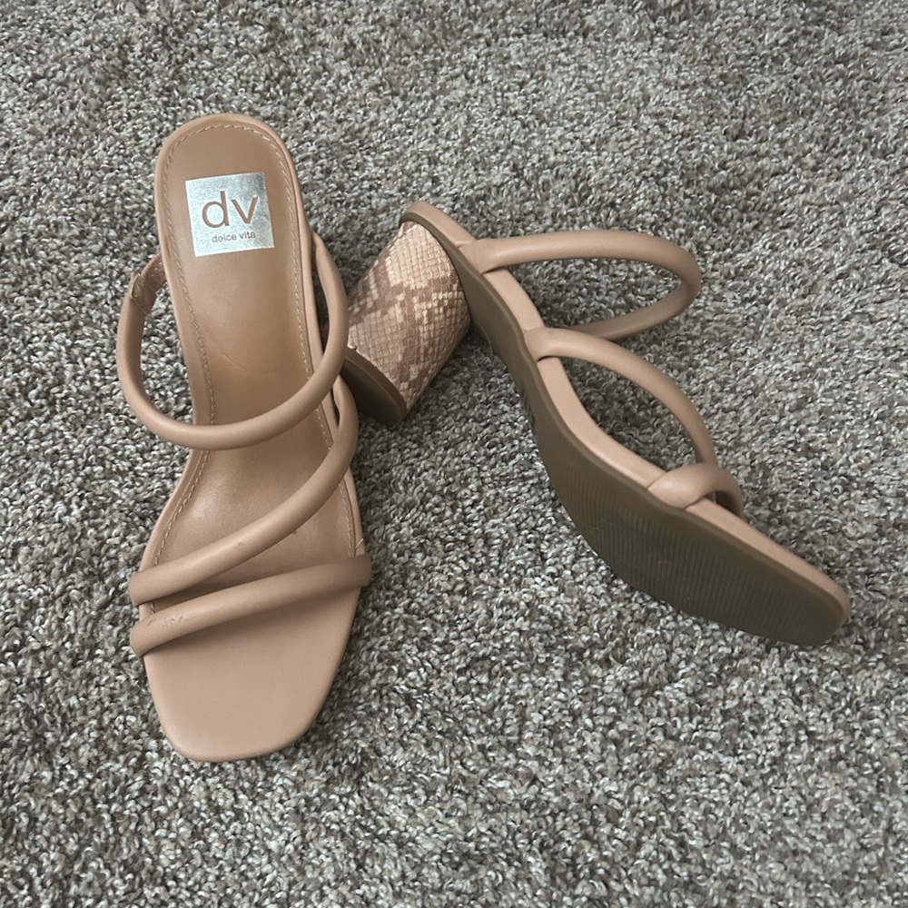 DV by Dolce Vita Women's Tan Strappy Sandals